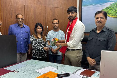 होटल एसोसिएशन उदयपुर ने नवनियुक्त कमिश्नर का किया स्वागत, 10 वर्षीए होटल लाइसेंस नवीनीकरण पर की चर्चा।